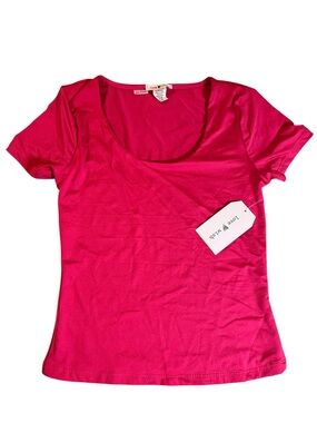 New Love by Design Scoop Neck Short Sleeve Tee - Hot Pink
Medium. Tags on